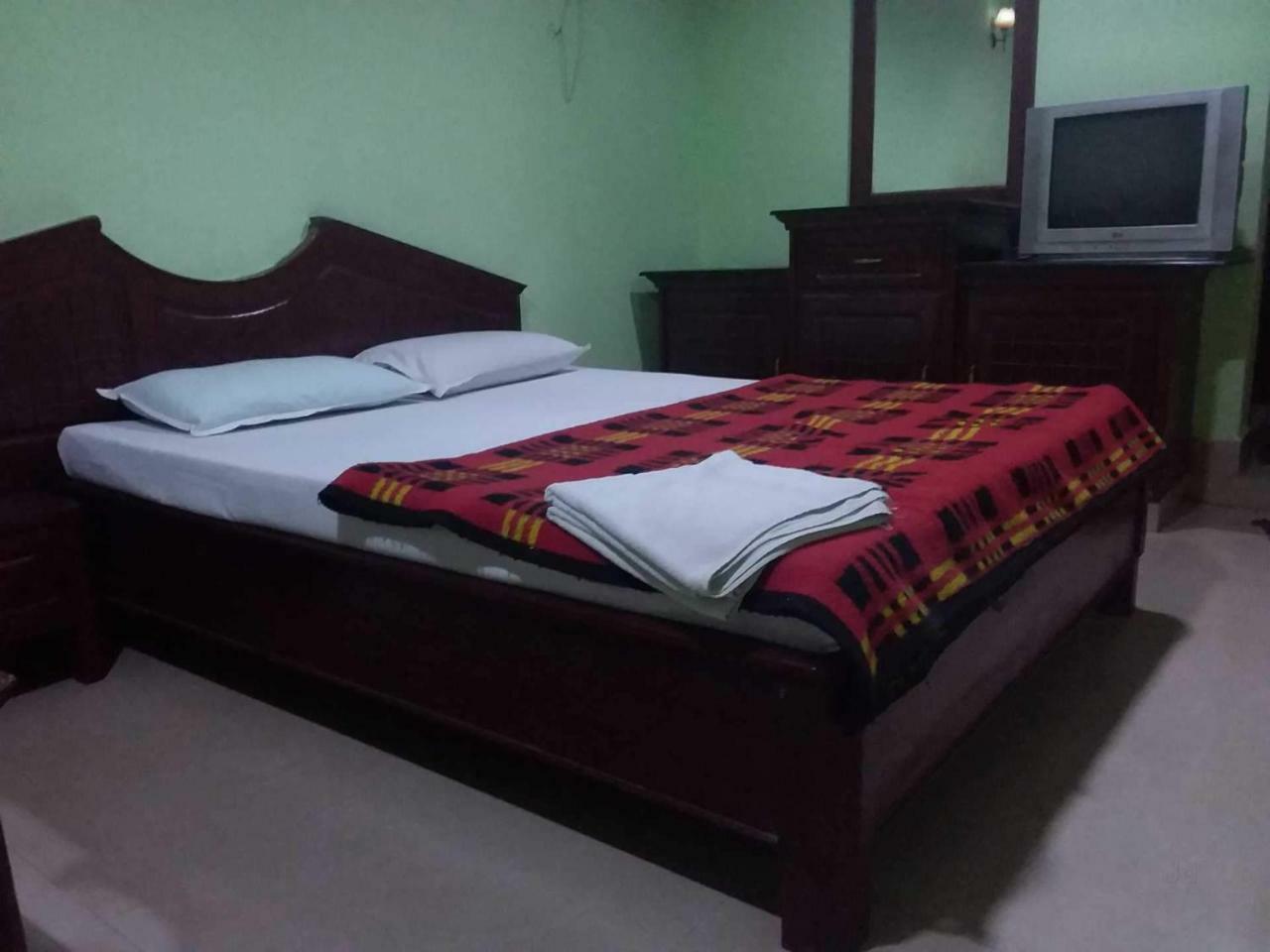 Iroomz Akhil Residency, Vijayawāda Esterno foto