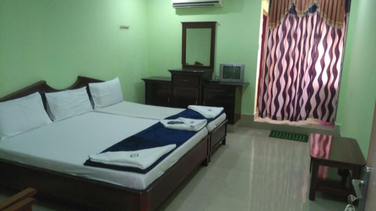 Iroomz Akhil Residency, Vijayawāda Esterno foto