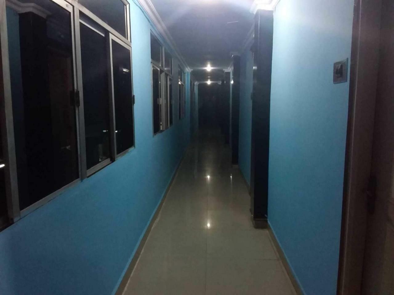Iroomz Akhil Residency, Vijayawāda Esterno foto